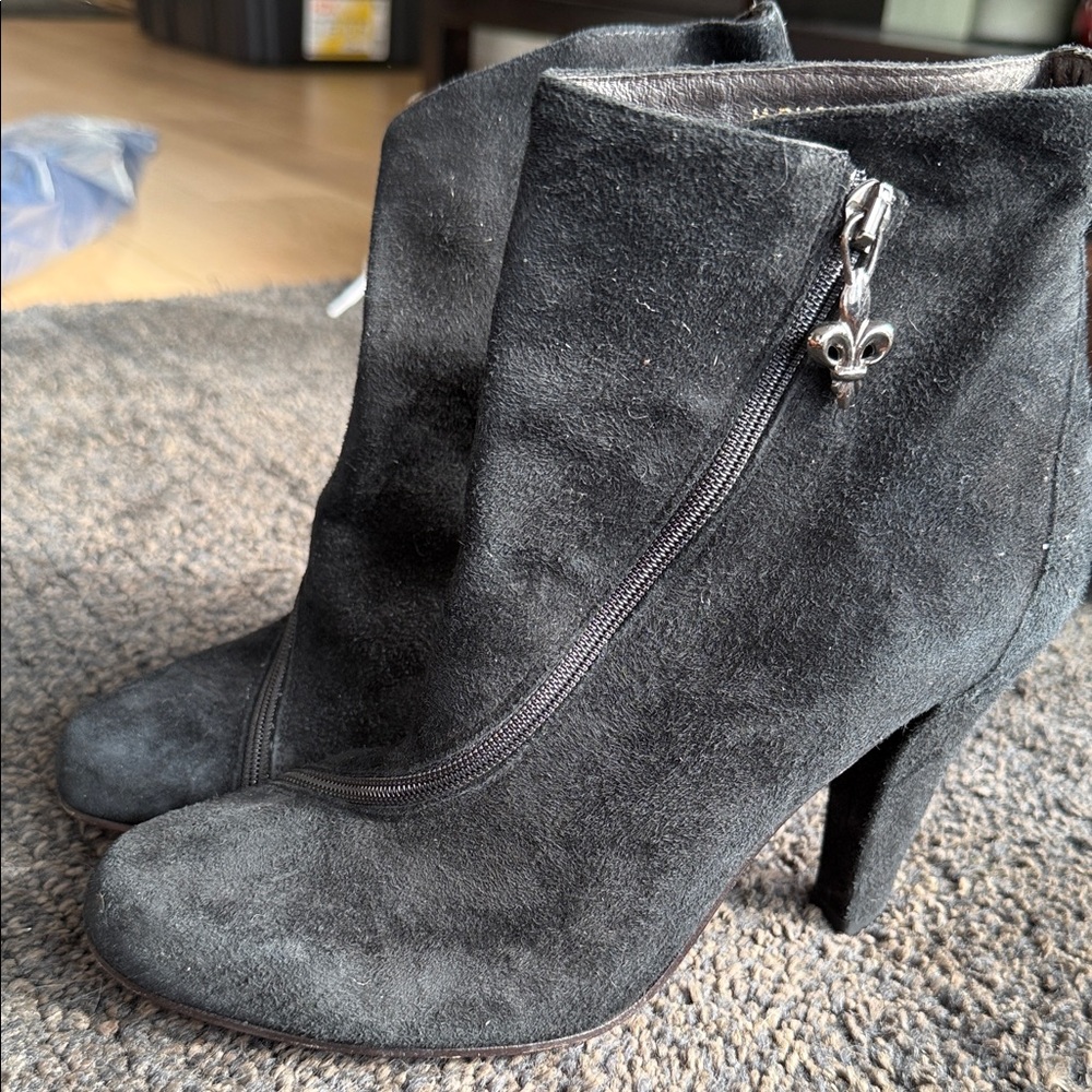 Donald J Pliner Black Suede Ankle Booties – Women’s 6.5